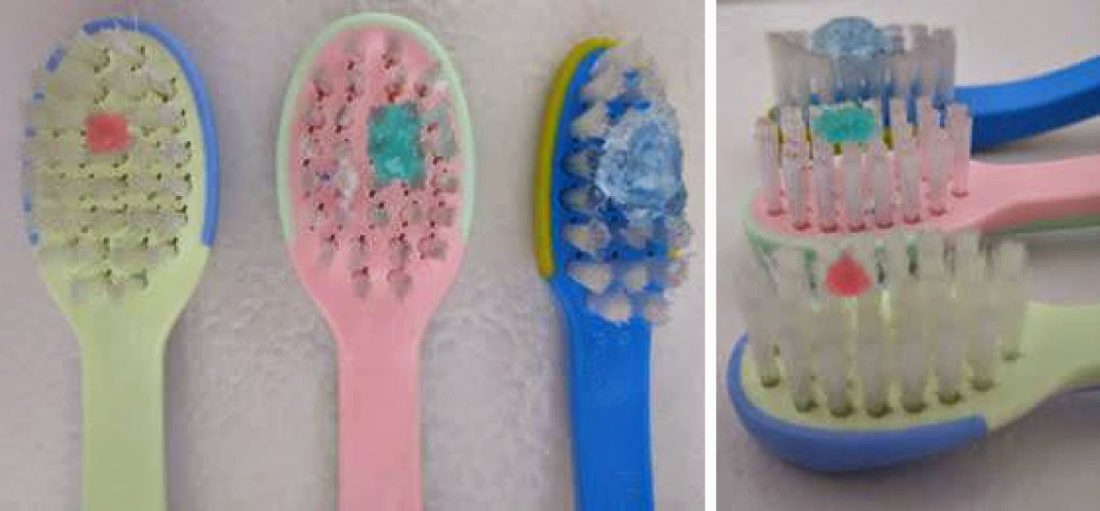 Quantidade ideal de pasta de dentes Escova verde: bebês – metade de um grão de arroz cru (0,05 g) Escova rosa crianças que não sabem cuspir – grão de arroz (0,1 g) Escova azul: crianças que sabem cuspir – grão de ervilha (0,3 g)